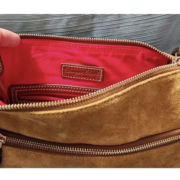 DOONEY & BOURKE Crossbody Bag
Leather Suede adjustable strap - Picture 5 of 5